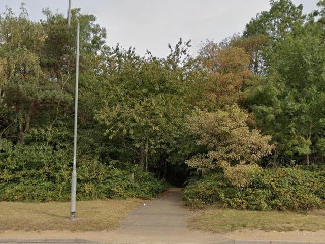 This five-and-a-half mile walk begins at East Hunsbury and traverses up to Far Cotton, around Delapre Lake and down to Hardingstone