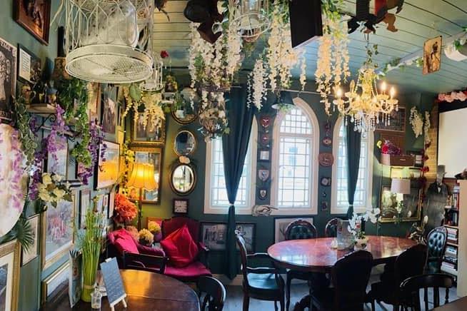 The Eccentric Englishman prides itself on being a unique establishment, unlike anywhere else in the town centre or across Northampton. Both alcoholic and non-alcoholic afternoon teas are available, as well as owner Liz Cox’s delicious cheesecakes and a full menu of goodness. Rating: 4.4 stars based on 58 Google Reviews. Location: 21 St Giles’ Street, Northampton town centre, NN1 1JA.