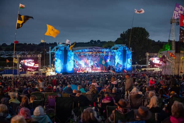 Crowds watching acts on the opening day of Cropredy Convention 2017. Photo by David Jackson.