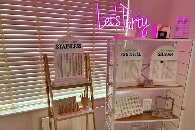 The business offers more than 50 chains and 60 charms, which customers can pick and choose from.