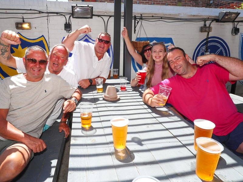 Fans at the Crook
(220421-7042)