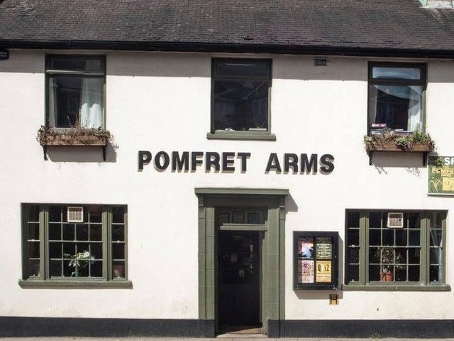 The Pomfret Arms is proud to serve great beer and a new food menu, and has a ‘spectacular’ beer garden to make the most of in the warm weather. The venue is also home to a variety of live music offerings. Rating: 4.6 stars based on 479 Google Reviews. Location: 10 Cotton End, Cotton End, NN4 8BS. Phone number: 01604 555119.