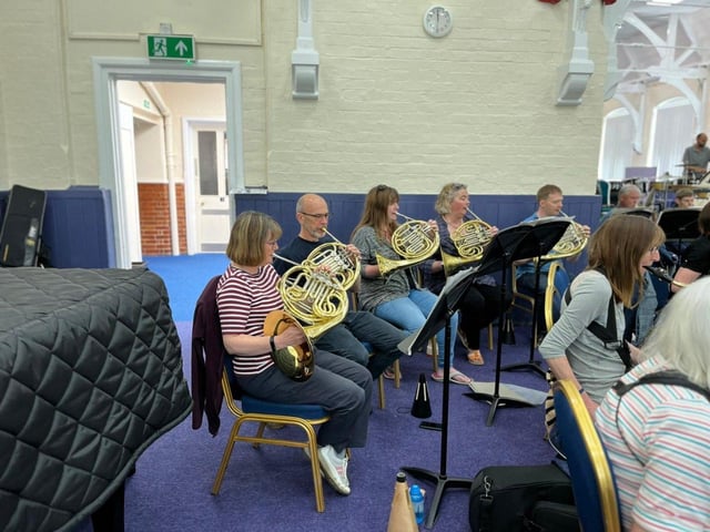 French horns