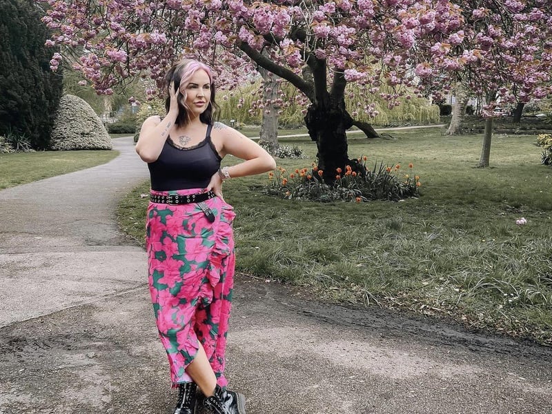 Leonie Holland's gorgeous mid-size fashion and lifestyle content is totally relatable. She has an insta channel with more than 14k followers and lots of her images is shot in and around Kettering, where she lives with her family. She's a photographer by day.