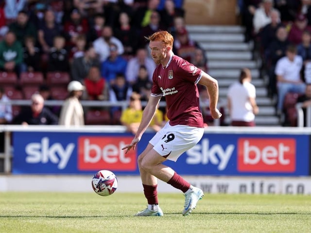 Made the right decision when slipping in Hoskins for the penalty but took too many touches when first played through and then didn't spot Roberts in the middle after rounding Ravizzoli. Had so little chance against Wycombe's giant centre-halves... 6