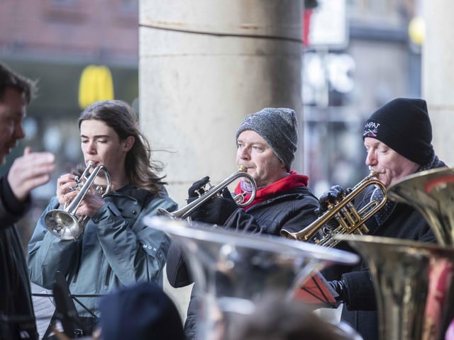 In the penultimate weekend before Christmas, many came along to enjoy what was on offer.