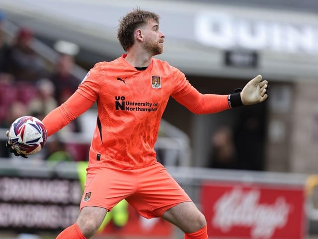 Not worked too much despite Blackpool's superiority. Can't be blamed for either goal. Had one moment of fortune when hesitating outside his box but McGowan came to the rescue... 6