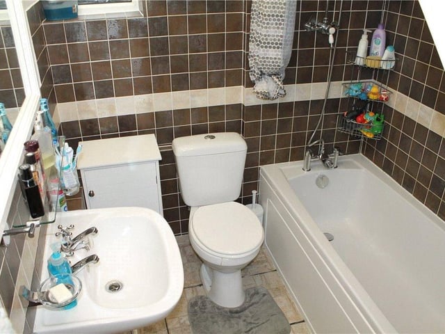 This house in Fairfield Square, Cosham is up for sale.
