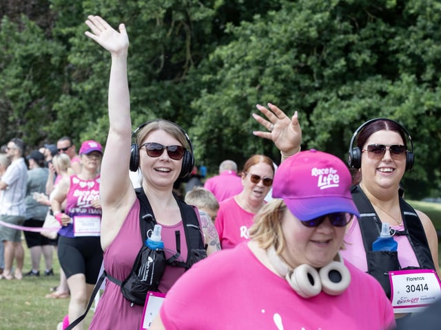 Hundreds of participants ran, jogged and walked around Abington Park on Sunday to raise money for Cancer Research UK.