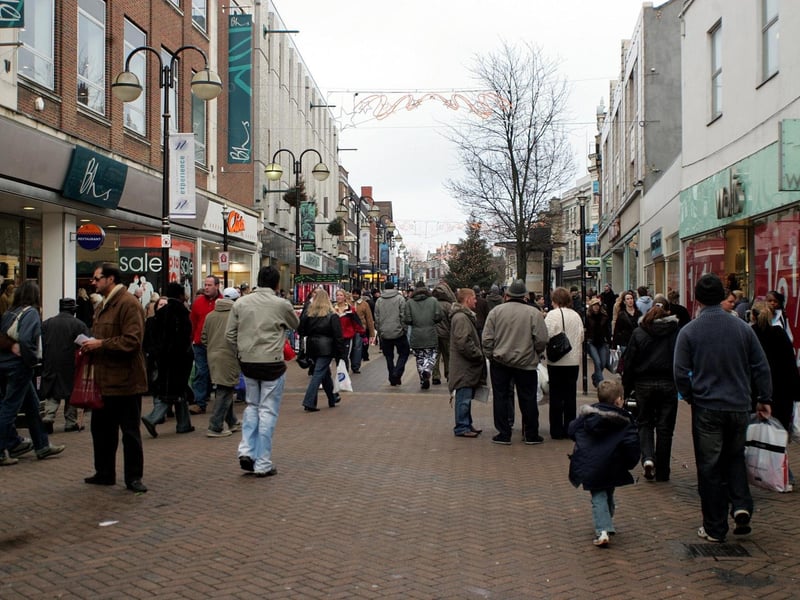 2005 - Abington street shoppers