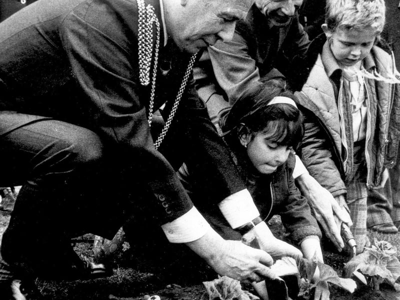 Delapre Abbey, Belgian politician plans bulbs as gift at Delapre 1977