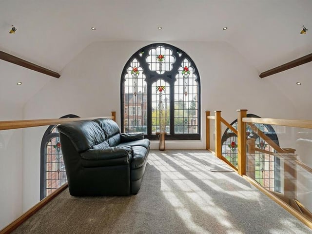 This converted chapel dates back to the twentieth century. The current owners built an extension in 2017.