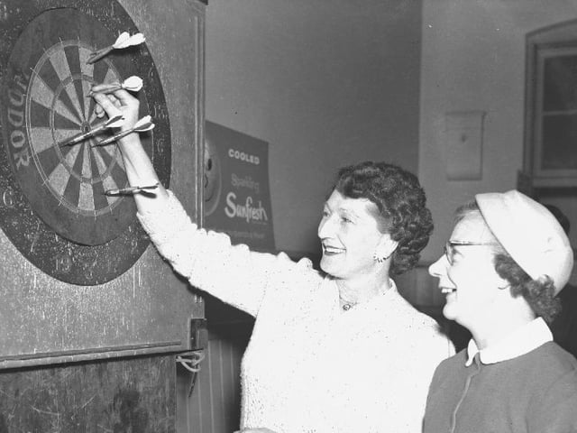 Women's darts final, Britannia Inn v Tree of Liberty, November 3, 1958