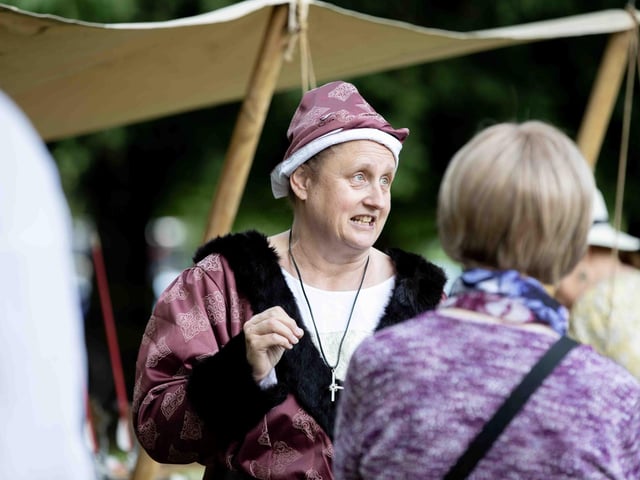 Delapre Abbey hosted a re-enactment event on Sunday July 14, 2024, including a medieval hawking show, re-enactors and a guided tour of the registered battlefield.