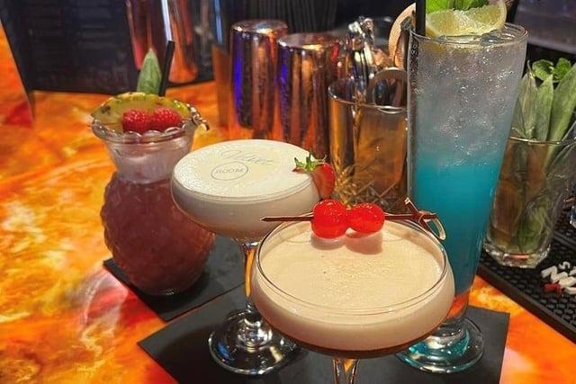 Bottomless brunch is available at Velvet Room from 4pm until 6.30pm on Wednesdays and Thursdays, 2pm until 5.30pm on Fridays, and 12pm until 3pm on Saturdays. It is priced at £38 per person on Wednesdays and Thursdays, and £41 per person on Fridays and Saturdays. Each guest can choose two large tapas dishes and unlimited drinks from the standard menu for two hours. Complimentary bread and oils are given to each table on arrival.