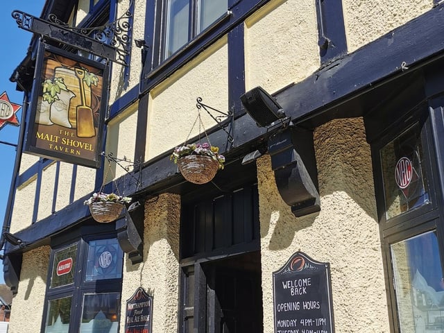 Ranking at fourth in this round-up is The Malt Shovel Tavern, which describes itself as the home of real ale in Northampton. This pub is located at the heart of the town centre. Rating: 4.6 stars based on 571 Google Reviews. Location: 121 Bridge Street, Northampton Town Centre, NN1 1QF. Phone number: 01604 234212.