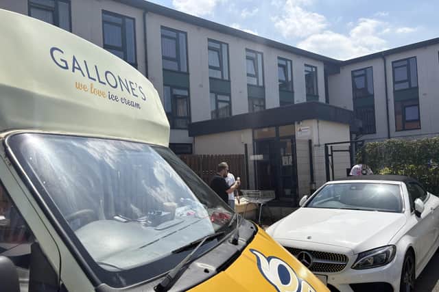 Gallones took one of its ice cream vans to The Hope Centre.