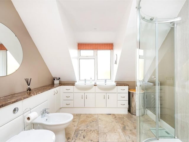 Vicarage Close, Hackleton, Northampton, Northamptonshire, NN7