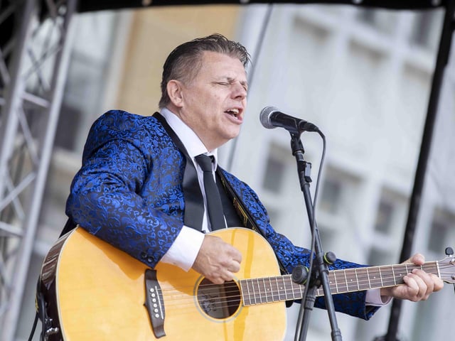 Hundreds enjoyed music, circus acts, and memories from the decade during a sixties celebration event in Northampton's Market Square on Saturday (September 24).