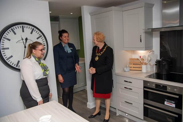 BN - SGB-18495 - Cllr Barbara Jenney looking around one of the new show homes