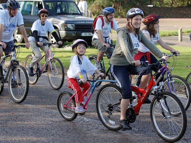 2006 - Cycle For Cynthia - Charity Cycle Ride in Northamptonshire. Lindy Mathews with her daughter.