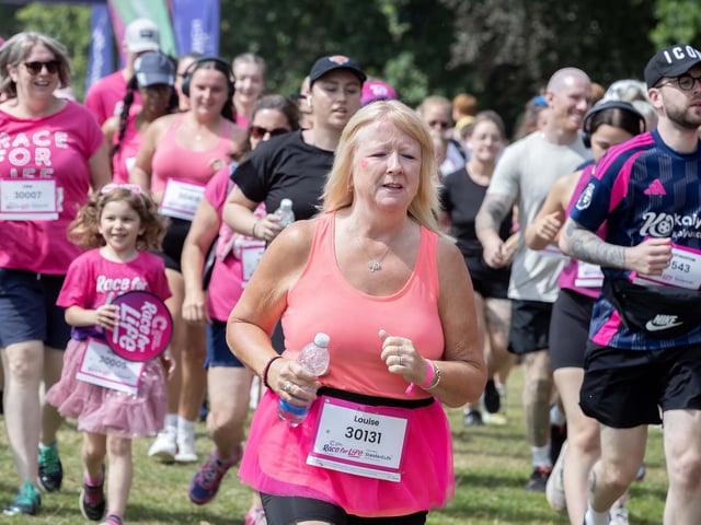 Hundreds of participants ran, jogged and walked around Abington Park on Sunday to raise money for Cancer Research UK.