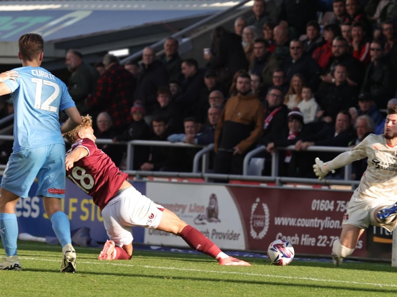 Anticipated brilliantly again to poke in the winner, his fourth of the season. His ability to find those positions inside the box is uncanny. Nearly had another a few minutes later. Typically full of running throughout... 8