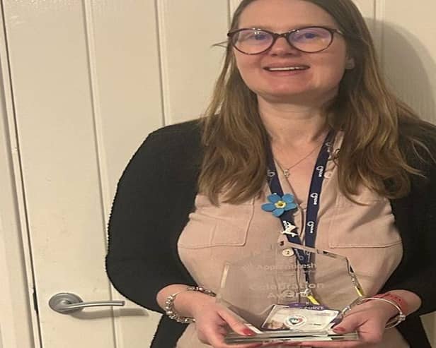Leonie Wade with her award