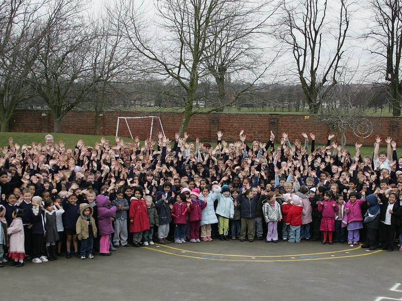 2006 - Castle Primary School celebrates good Ofsted report