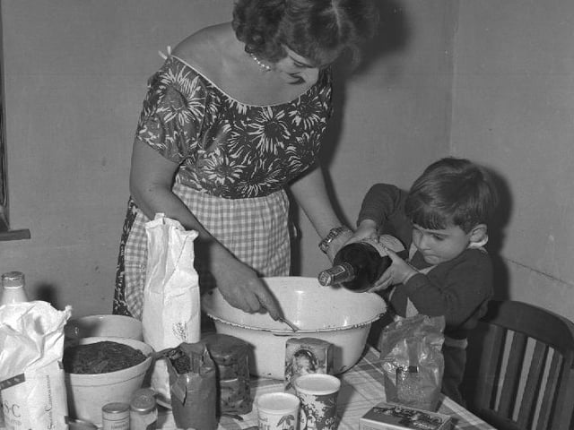 Christmas puddings, November 21, 1957