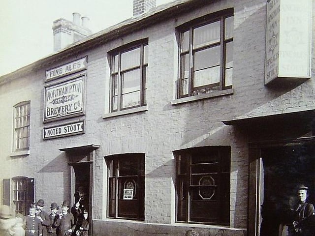Dave said: "The Blue Anchor was at the end of Castle Street, by the junction of Horsemarket. The earliest mention I could find was in 1841, although when it was being sold in 1858, it was described as being in business for nineteen years, which takes us to 1839, which is quite satisfying. So often it’s difficult to find a definitive opening date for pubs, there are times when they have been open for years before they acquired a ‘sign’ so this was a rare result. It was yet another place which had its licence taken away, this one in 1908. It’s total trade for 1907 was a mere £85 so I’m surprised it was still trading at all."