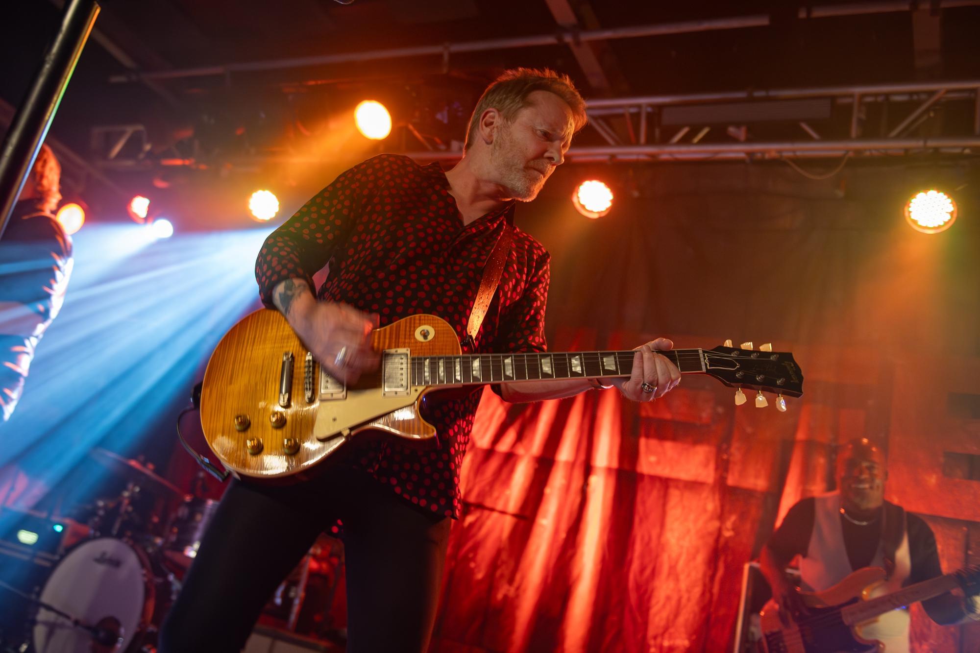 Kiefer Sutherland on stage at the Roadmender in Northampton on Tuesday, August 13, 2024. Photo by David Jackson.