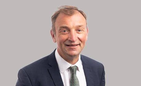 Mr Rob Hicks (Consultant General and Vascular Surgeon)