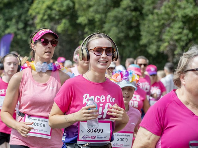 Hundreds of participants ran, jogged and walked around Abington Park on Sunday to raise money for Cancer Research UK.