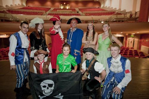 Soap star Louisa Lytton with the rest of the cast at The Deco in 2009