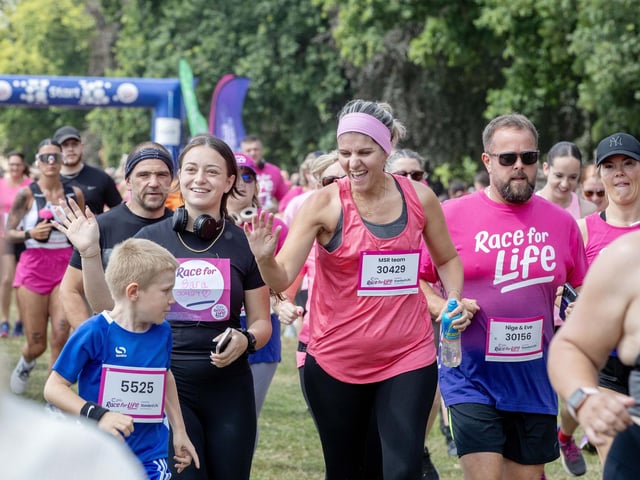 Hundreds of participants ran, jogged and walked around Abington Park on Sunday to raise money for Cancer Research UK.