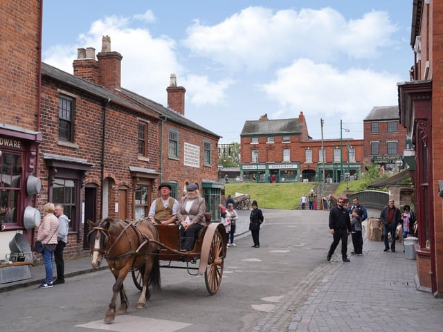 Experience over 250 years of history, from the Industrial Revolution to post-war prosperity, through living interpretation.