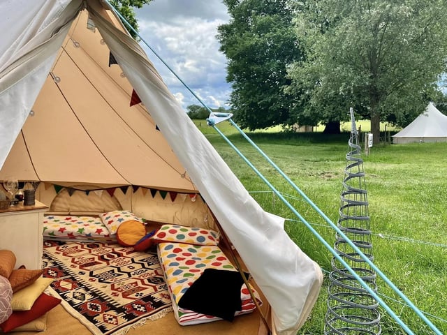 This wild camping site is based in the historic village of Fotheringhay, Northamptonshire. They are a completely off grid site, with simply a water tap and toilet available, which offers a unique opportunity to experience campfire cooking and alfresco living – as well as direct access to wild swimming in the River Nene.