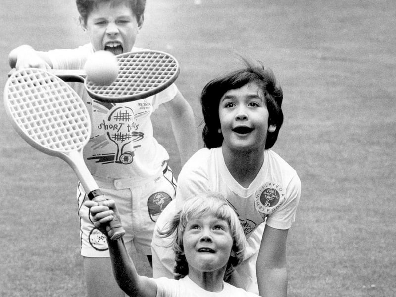 Spring Hill pupils in short tennis demo at Wimbledon 1990