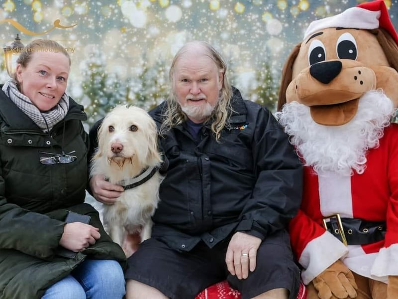 Zepp met Santa Paws.