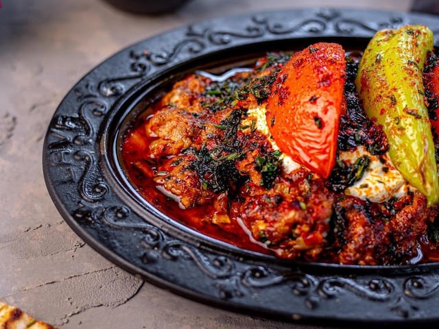 Tuck In, among the many eateries in Wellingborough Road, offers traditional English food during the day and introduces Turkish cuisine to the menu in the evening. There is also a wide variety of drink options available from their in-house cocktail bar.