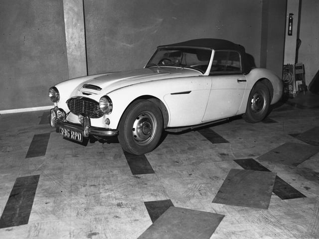 Austin Healey 3000 in advertisement picture for Westonia Garage, Northampton, February 12, 1964