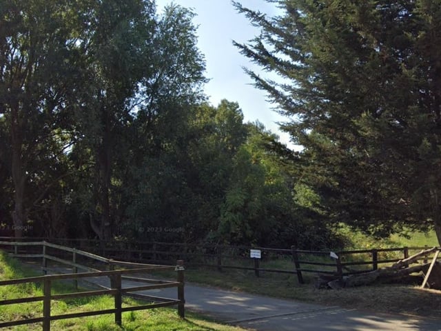 This two and a half mile walk begins in Brackmills and encompasses much of the first walk around Delapre Abbey and lake