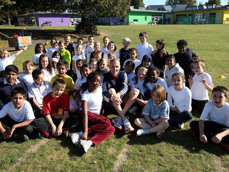 2007 - Castle Primary School. Athlete Andrew Baddeley coaching year 5 and 6 pupils at the school.