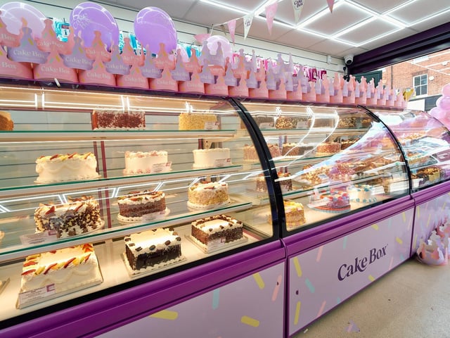 4.7 stars from 389 Google Reviews. Location: 166 Kettering Road, NN1 4BE. For more information, visit the business’ Facebook page here: https://www.facebook.com/CakeBoxNorthampton/