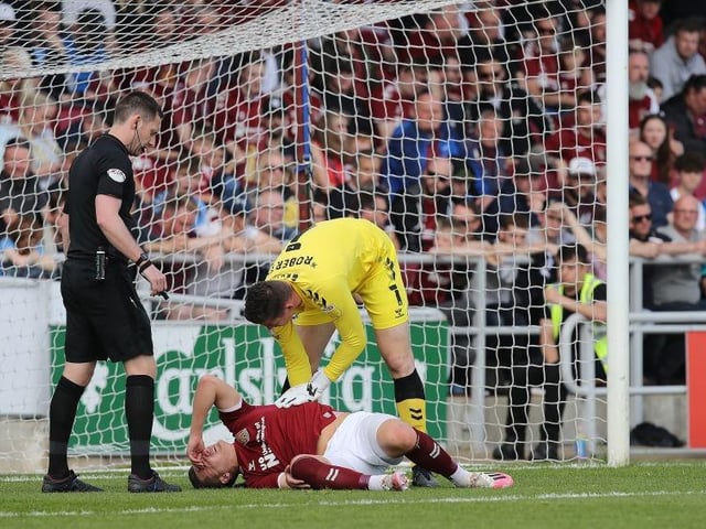 Unclear what the problem was but he looked in a lot of pain after making an important defensive intervention early on. Tried to battle on but was in too much discomfort... 6.5