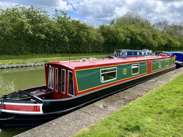 Our floating residence for the week was the "shiny and new" Kentish Plover, a 58-foot narrowboat that was constructed at the ABC Leisure Group headquarters in Alvechurch, Worcestershire.