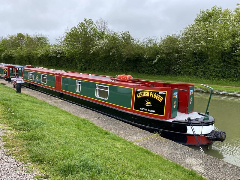 Our floating residence for the week was the "shiny and new" Kentish Plover, a 58-foot narrowboat that was constructed at the ABC Leisure Group headquarters in Alvechurch, Worcestershire.