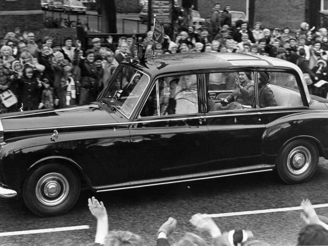 The Queen's car passes through London Road in Kettering in 1982