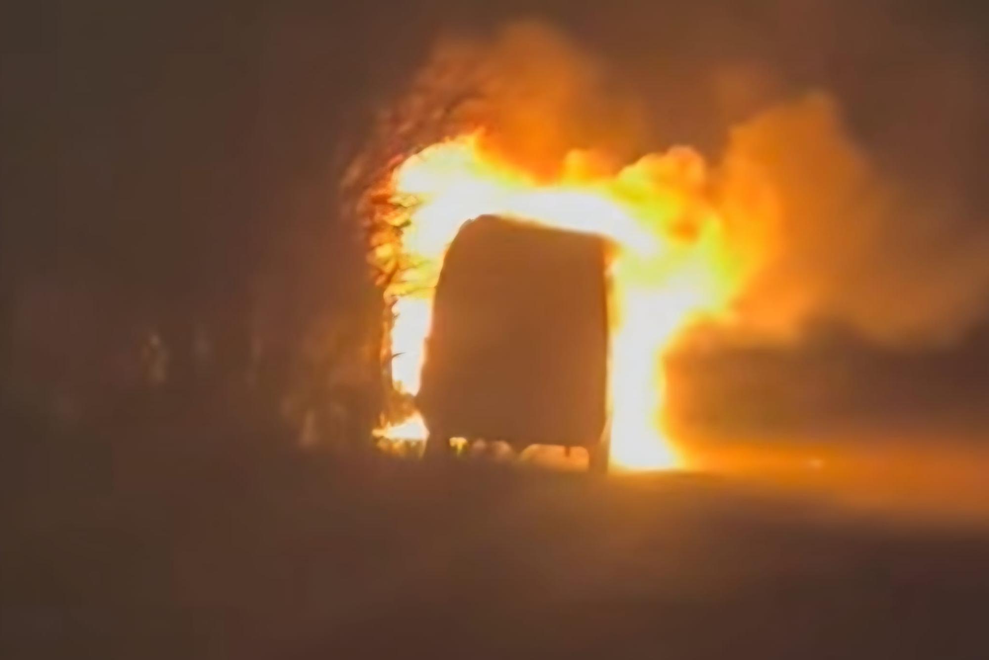 Firefighters called to van fire in lane near Rushden Lakes